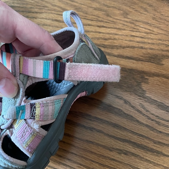 Little girls keen sandals- - Picture 6 of 6
